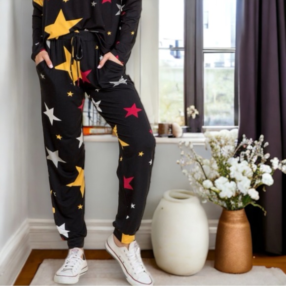 Two Piece Star Printed Casual Lounge Set - Picture 6 of 11